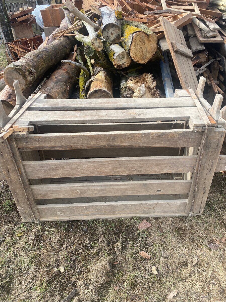 Dřevěná klec na prase, ovce a pod.