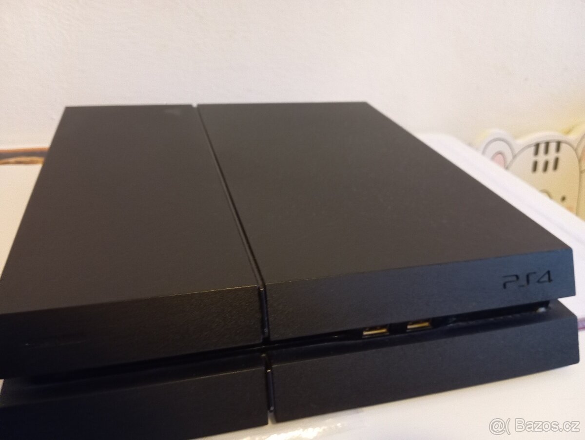 Prodám PlayStation 4 +volant+ Nintendo switch oled