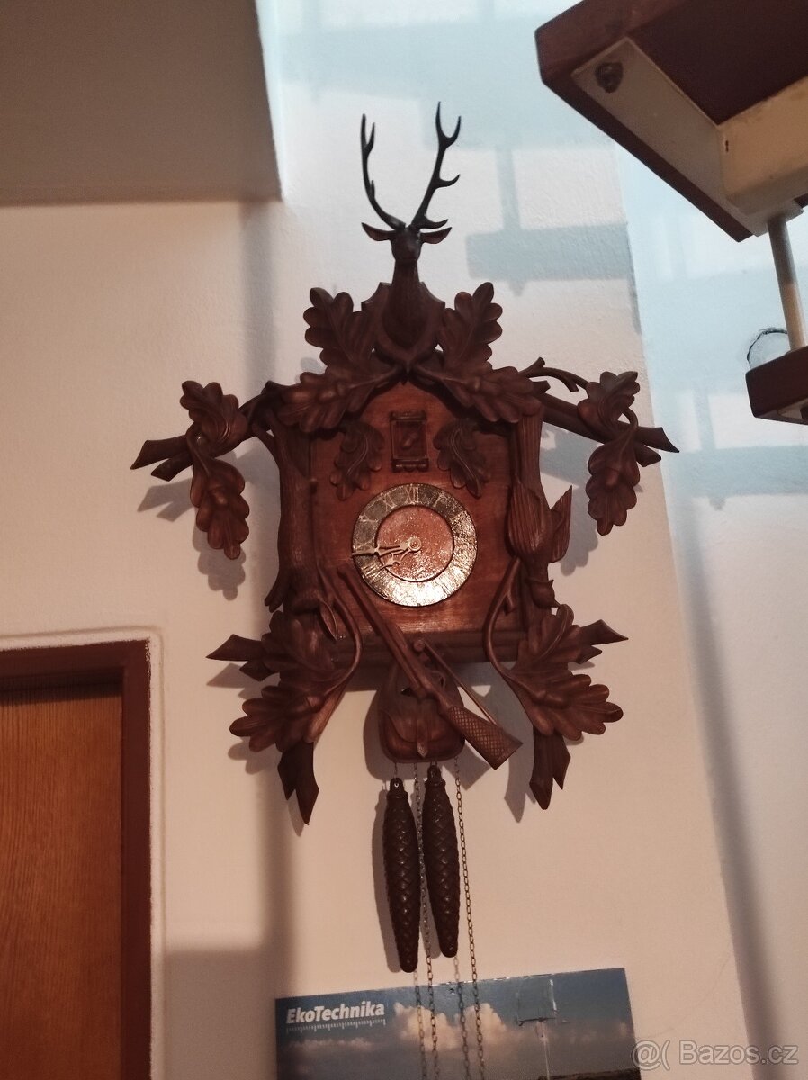 Nástěnné kukačkové hodiny