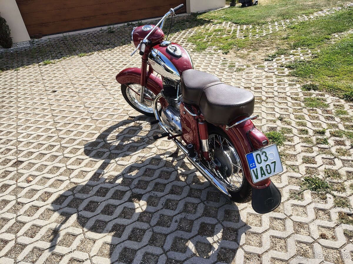 Jawa 250 353 kývačka