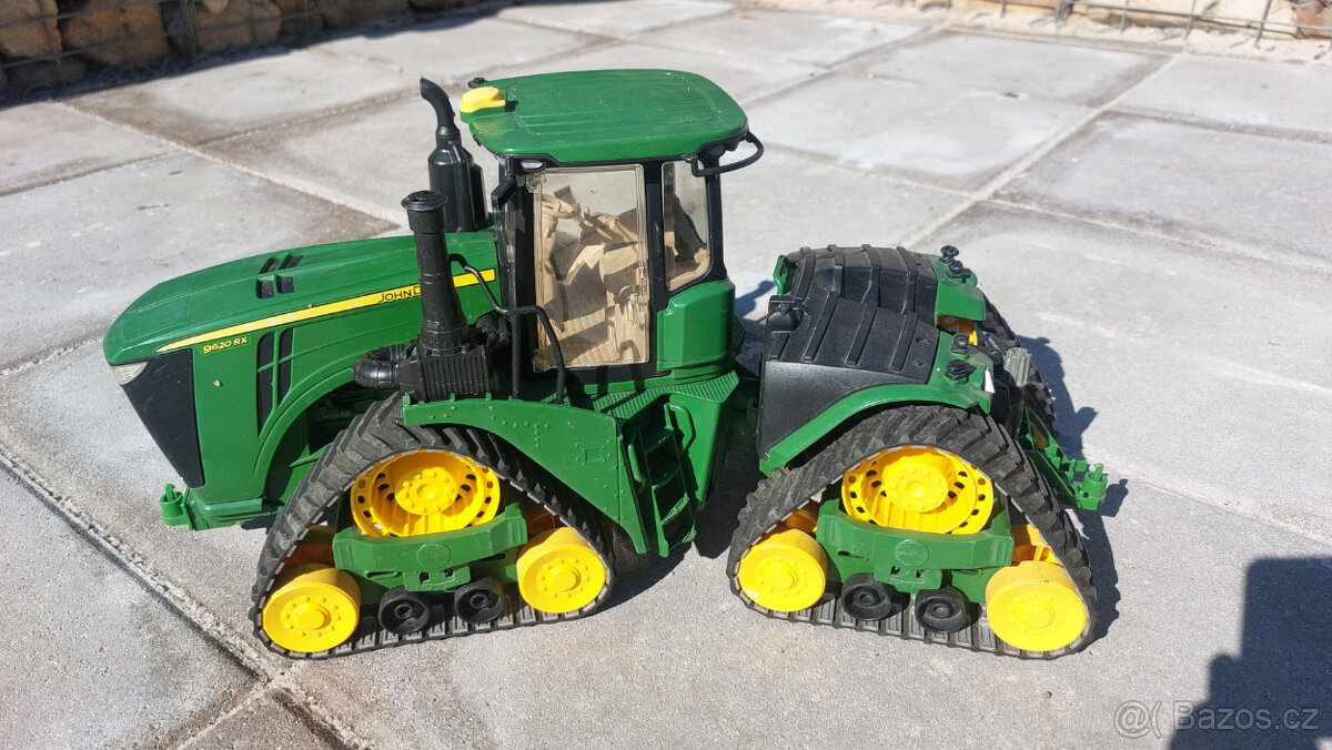 Prodám Bruder Pásový traktor John Deere 2492/02
