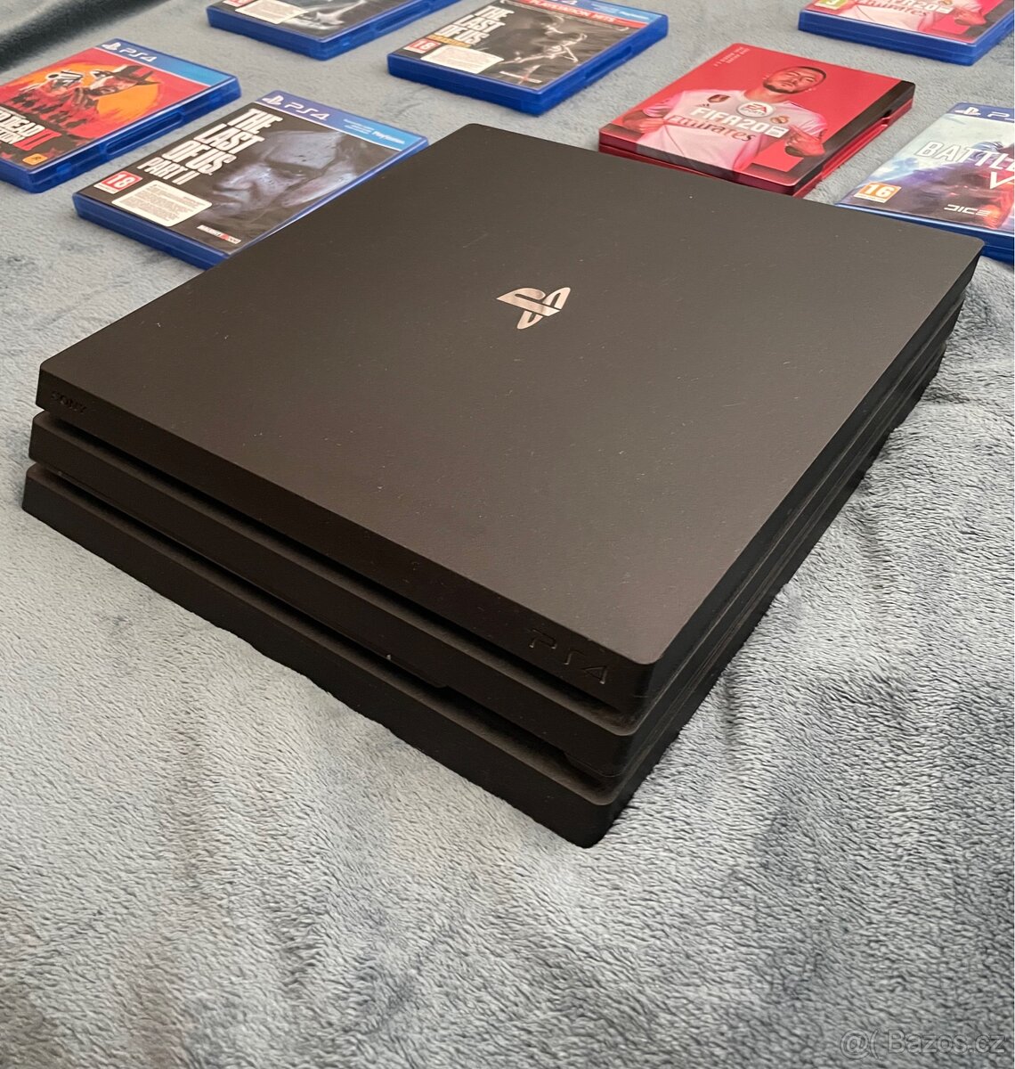 PlayStation 4 Pro 1TB + ovladač
