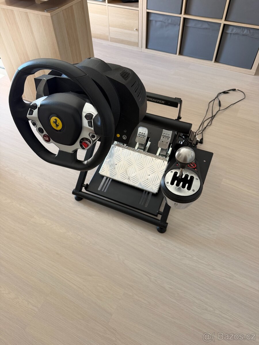 Thurstmaster racing wheel simulátor