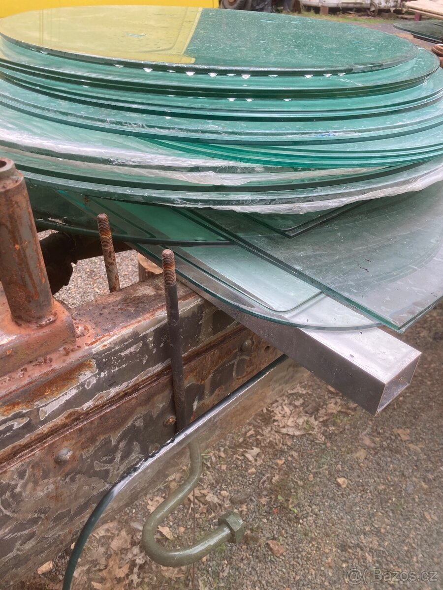 Sklo na stoly