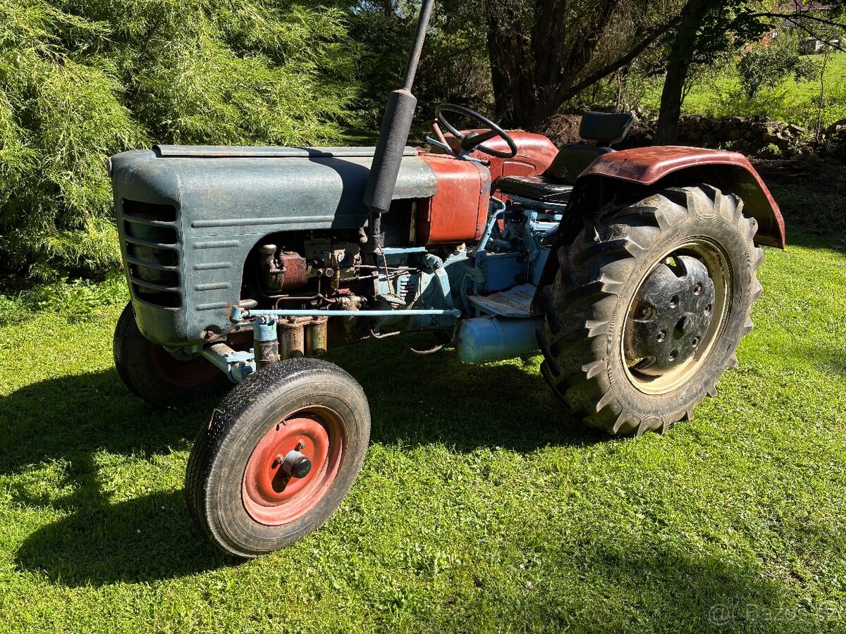 TRAKTOR ZETOR 3011