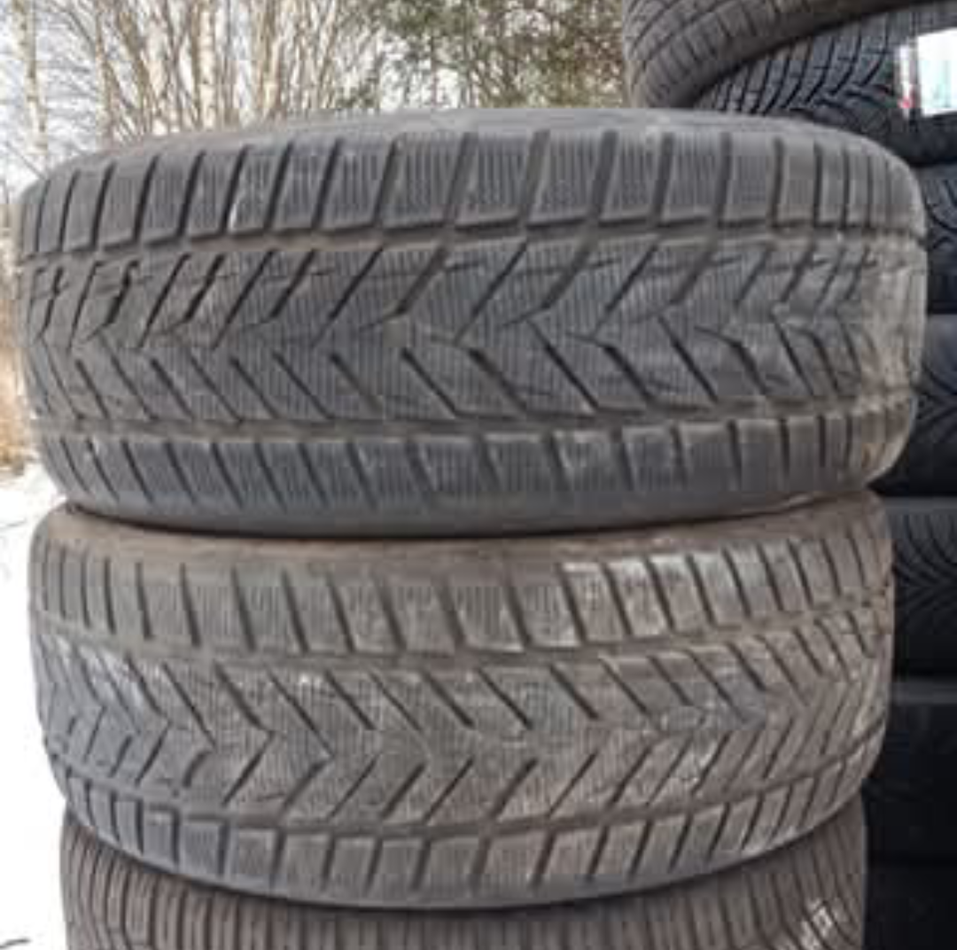 2ks zimní 225/40 R19 93Y Vredestein
