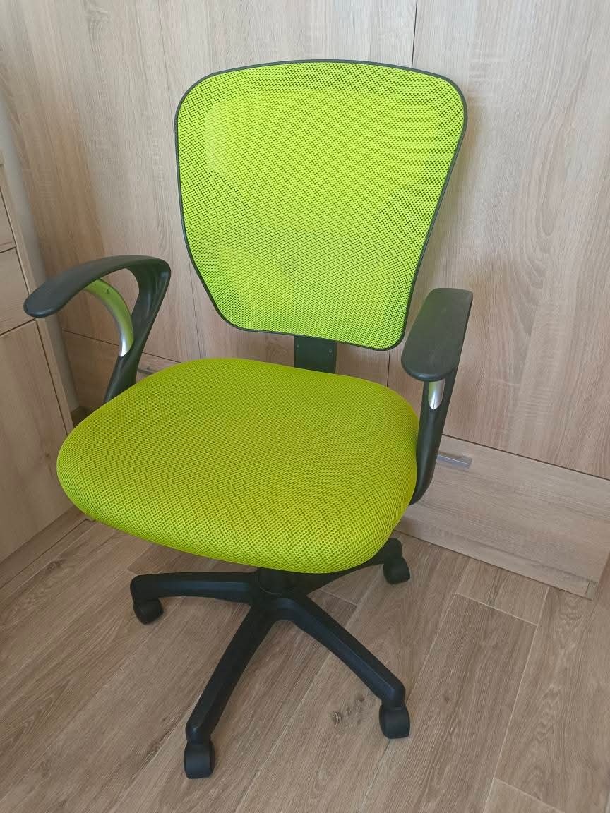 Prodám dětskou židli k psacímu stolu