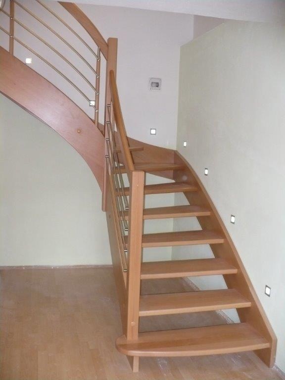 schodiště samonosné masiv