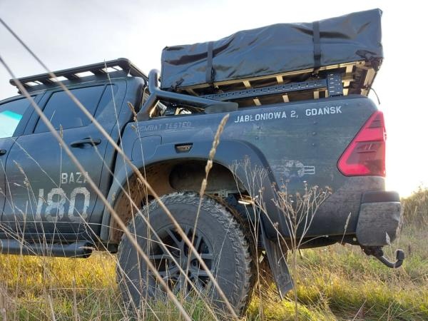 Nosič na postel/korbu Toyota Hilux 2015 - na roletu