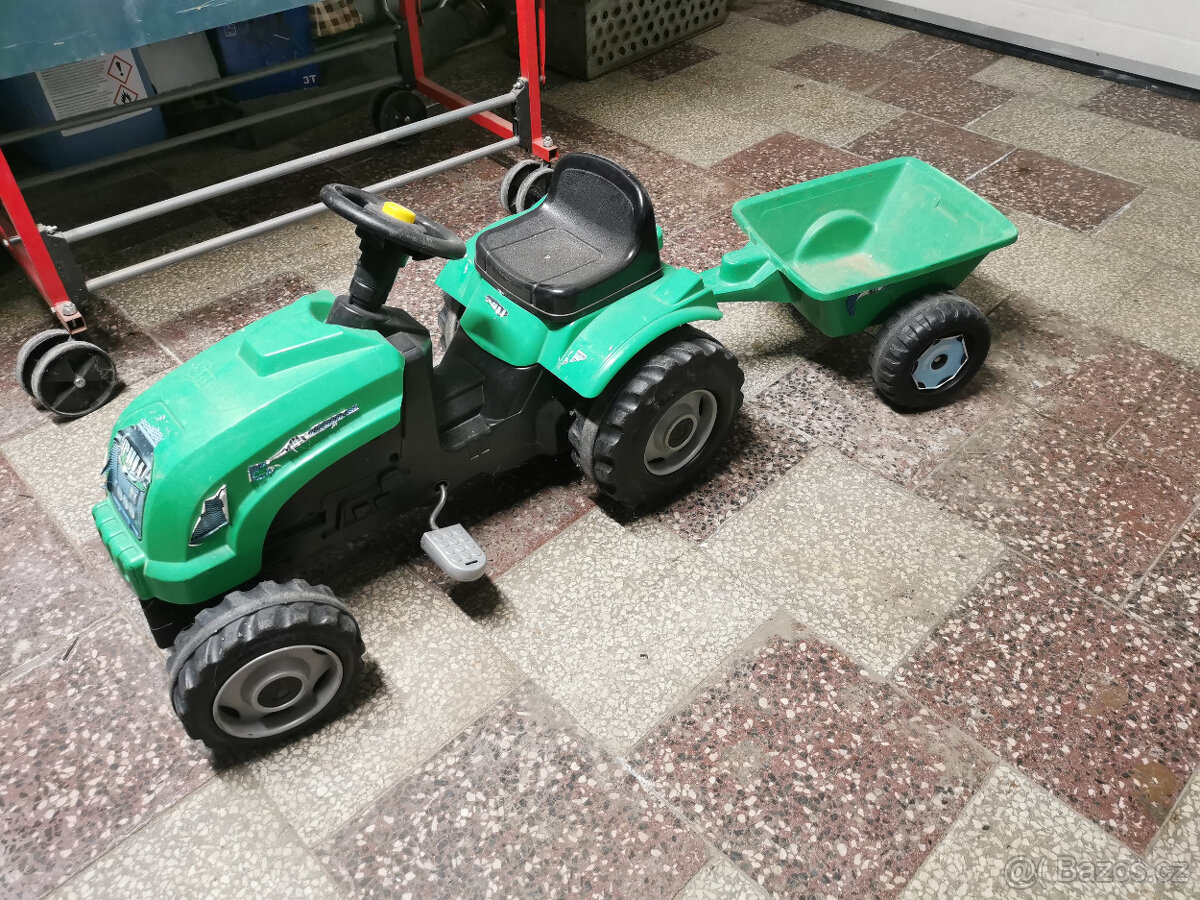 Dětský šlapací traktůrek