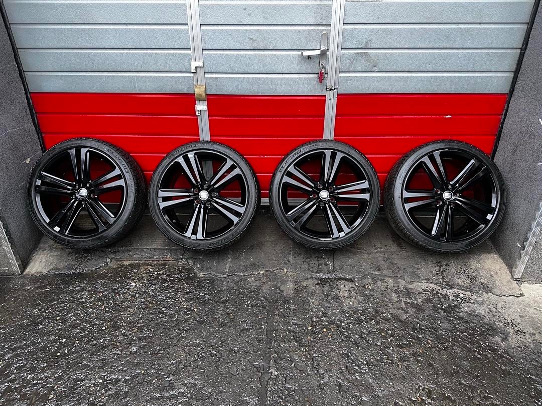Original ALU kola Seat 19" 8J ET50 + zimní pneu 235/35R19