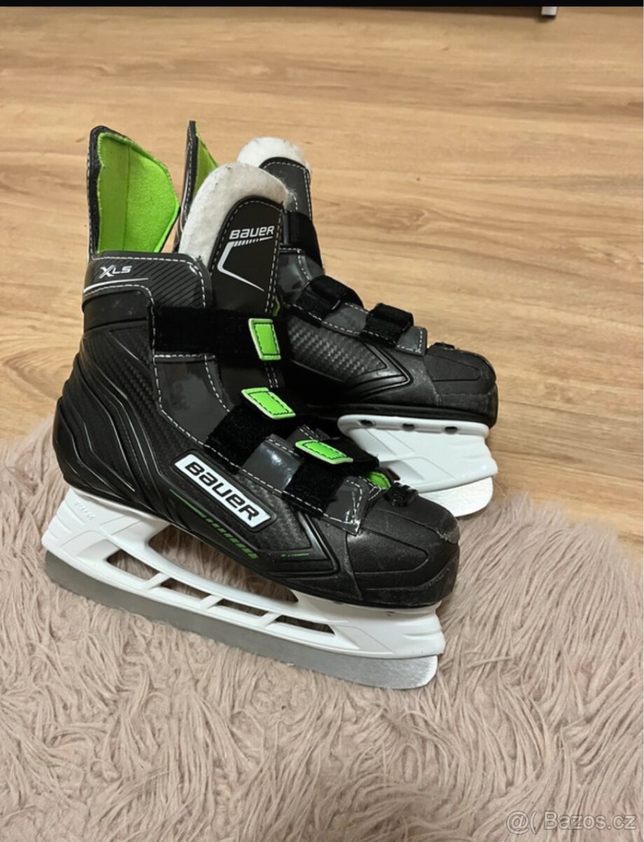 Hokejové brusle Bauer 33