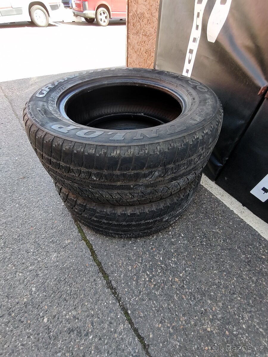 Prodám pneumatiky Grandtrek