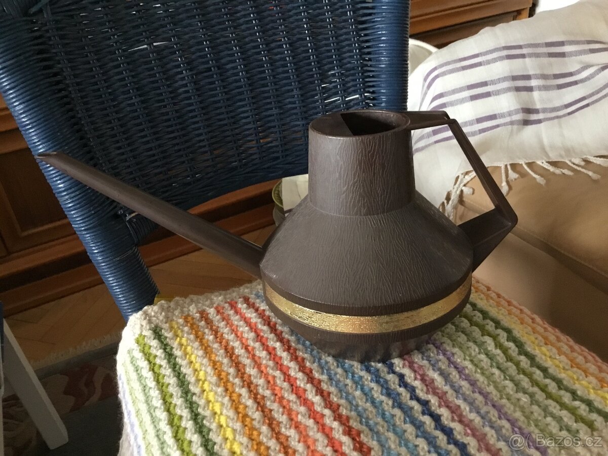 plastova konvice 1970