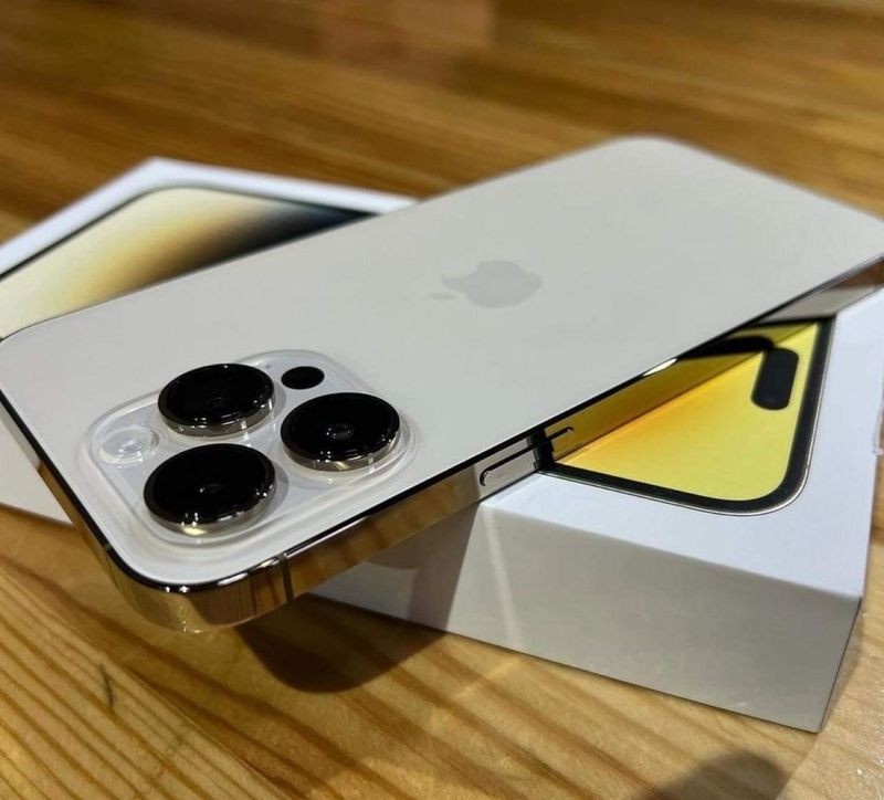 Iphone 14 pro max 256, zlaty, (stav 90) neměněná baterie