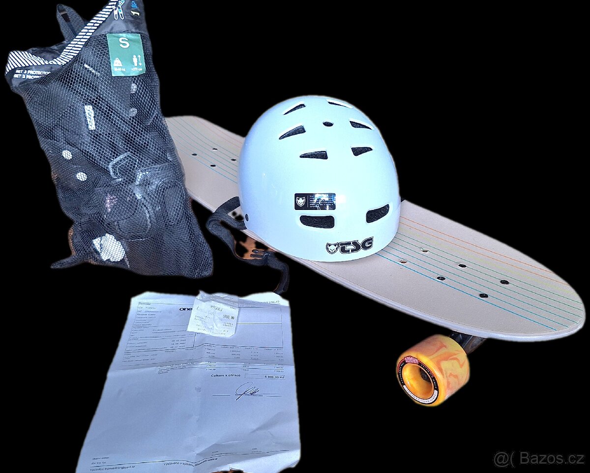Skateboard zánovní sada vč. helmy a chráničů