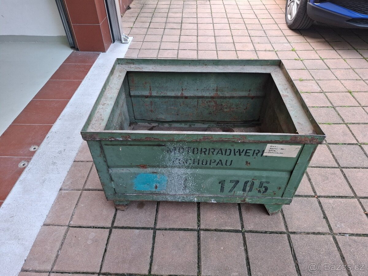 Přepravní bedna kovová