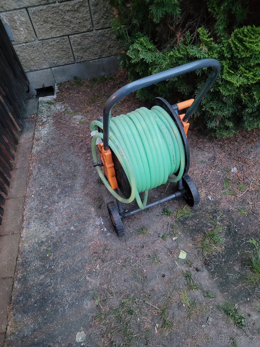 Zahradní buben s hadicí
