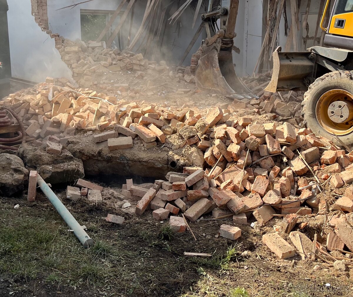 Cihly z demolice za odvoz