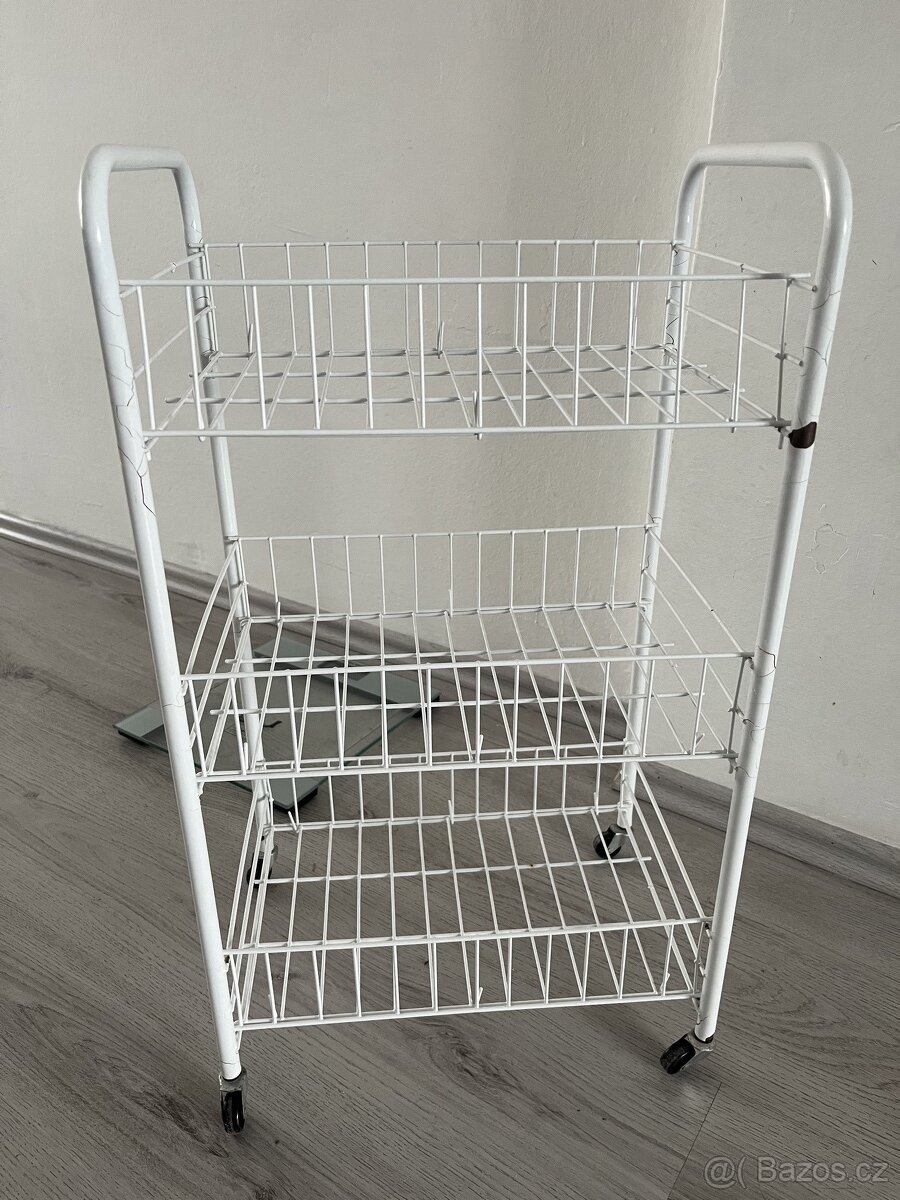 kosmetický stolek 240380620