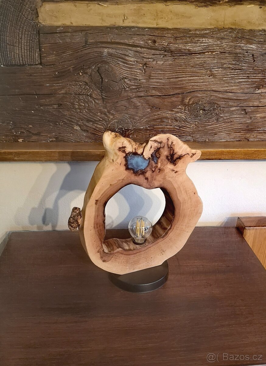 Dřevěná design lampička, ruční výroba