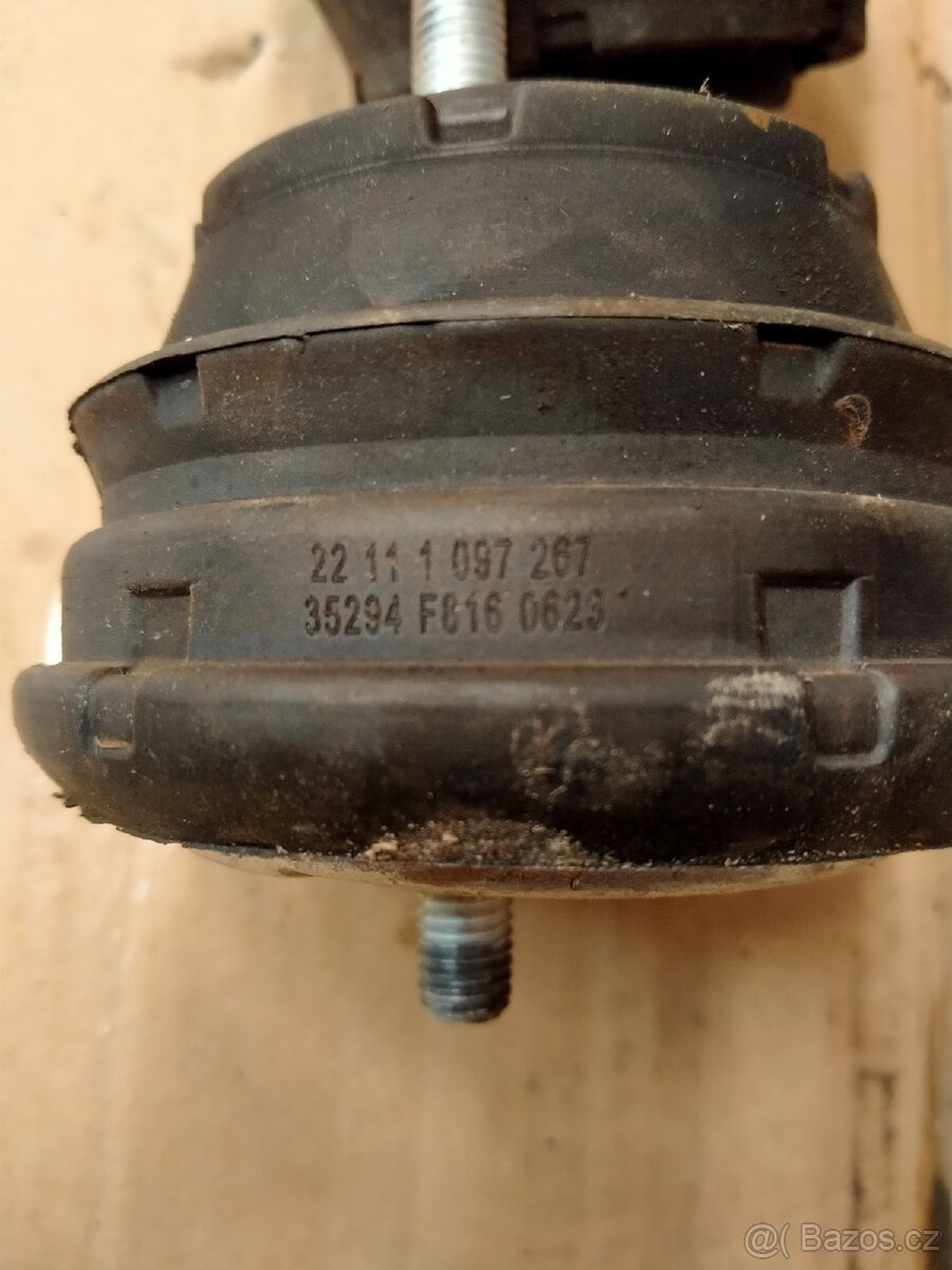 Držák motoru BMW E39 2.5 tds