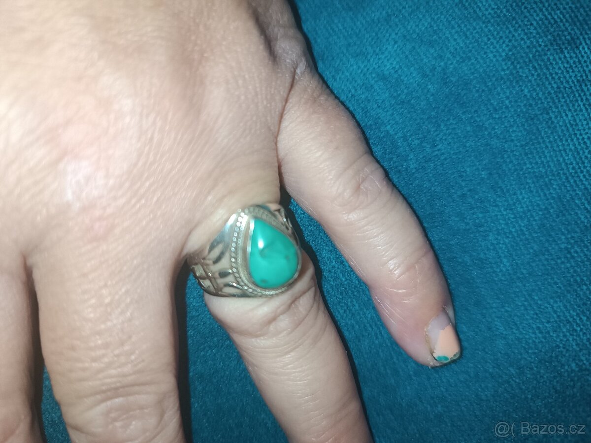 Krásné stříbrné prstýnky