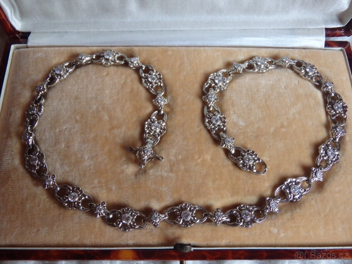 Zlatý diamantový starožitný náhrdelník.