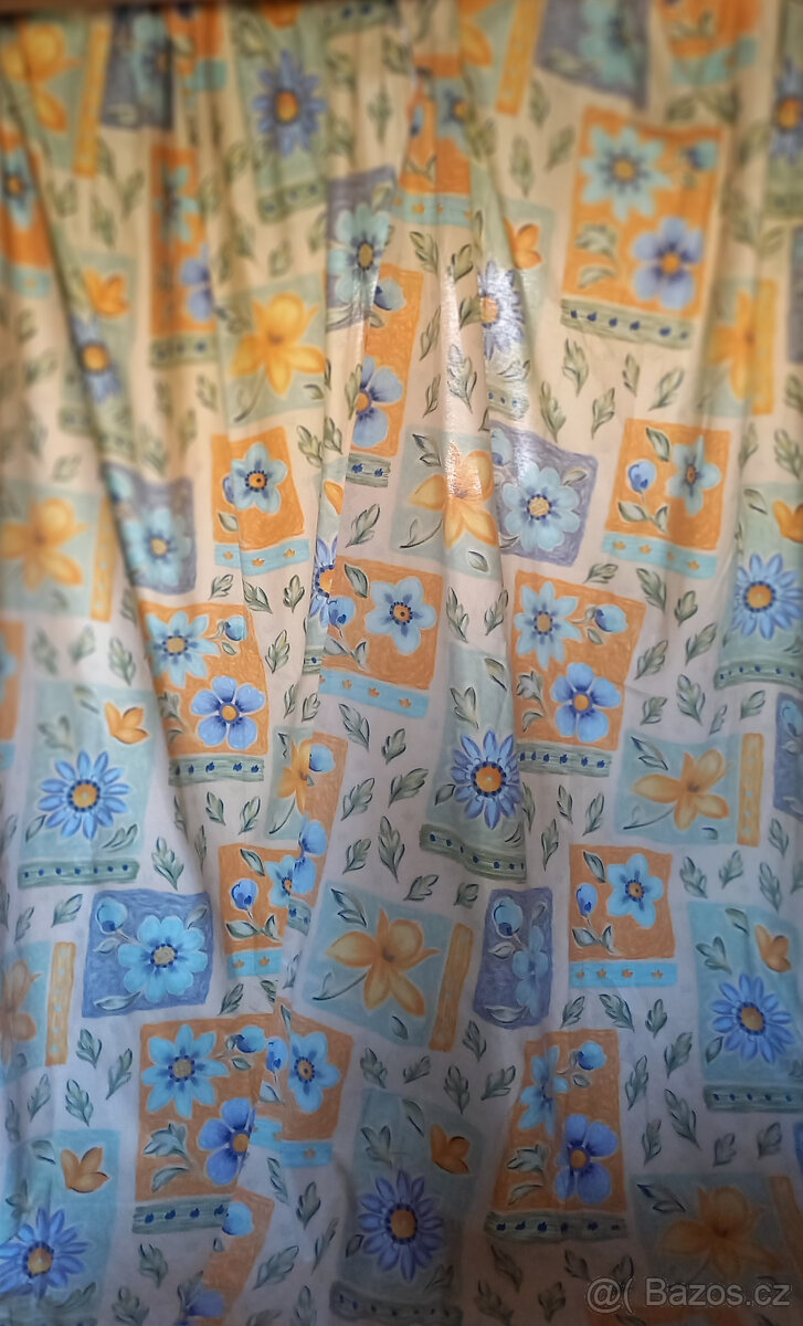 Zateňovací závěsy s volanem