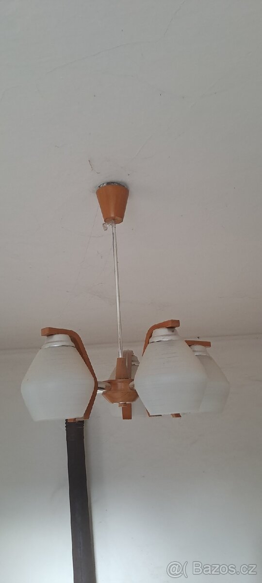 Dreveny retro lustr z 60 let.