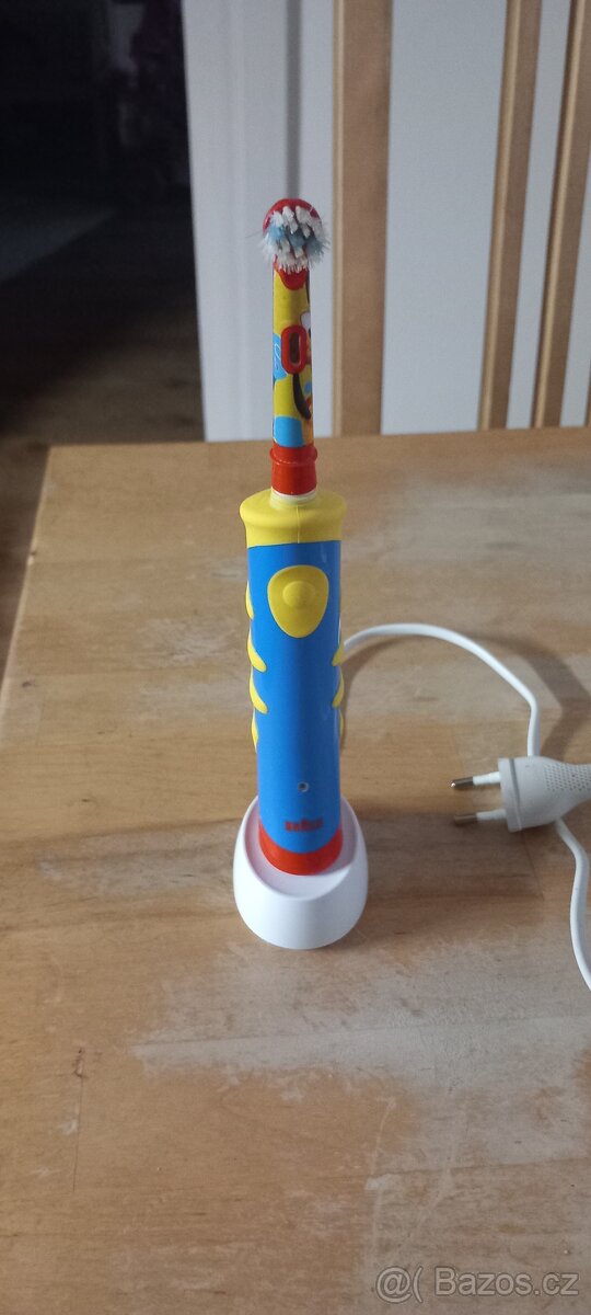 Dětský elektrický zubní kartáček