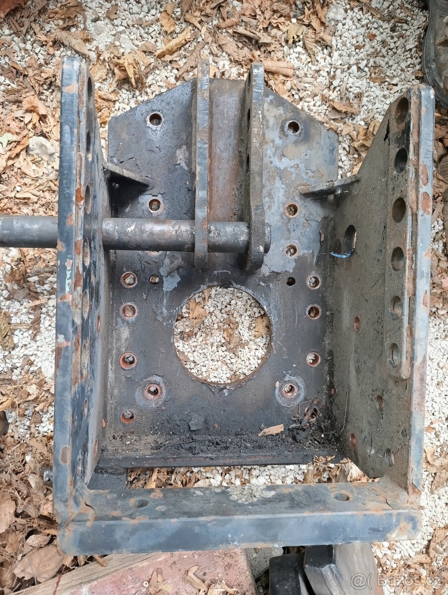 Konzole, závěs, hák na Zetor