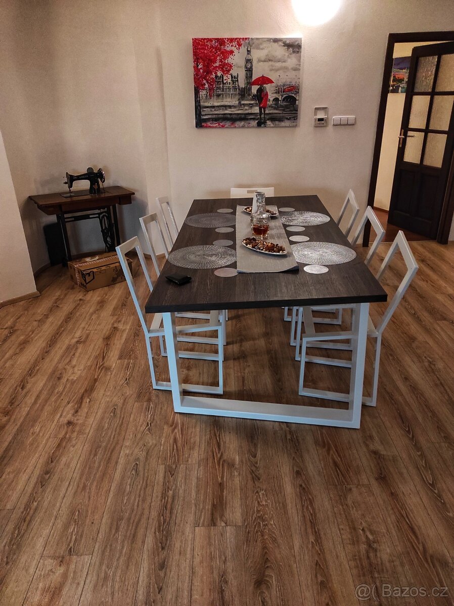 Jídelní stůl a židle