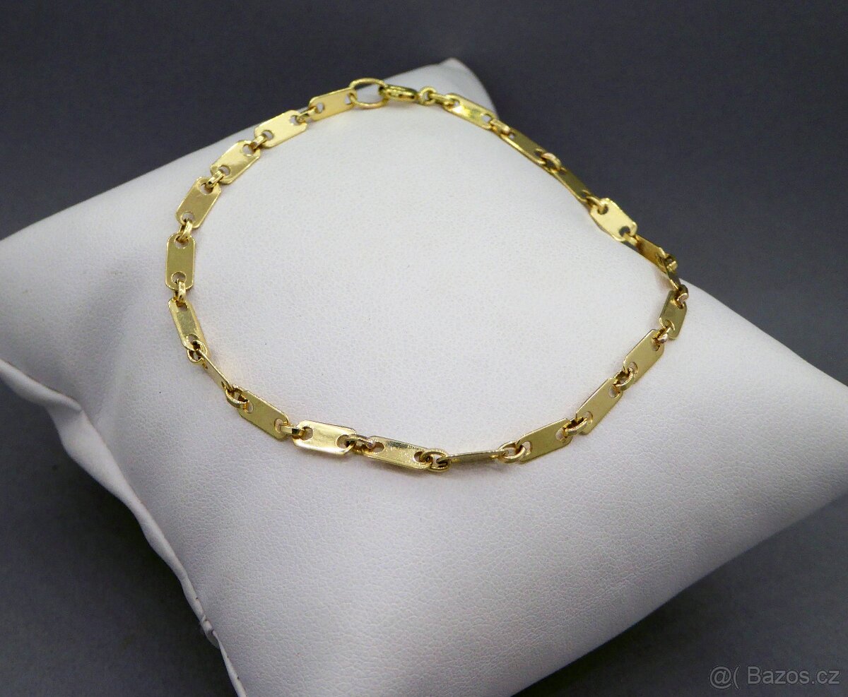 Pěkný článkový náramek