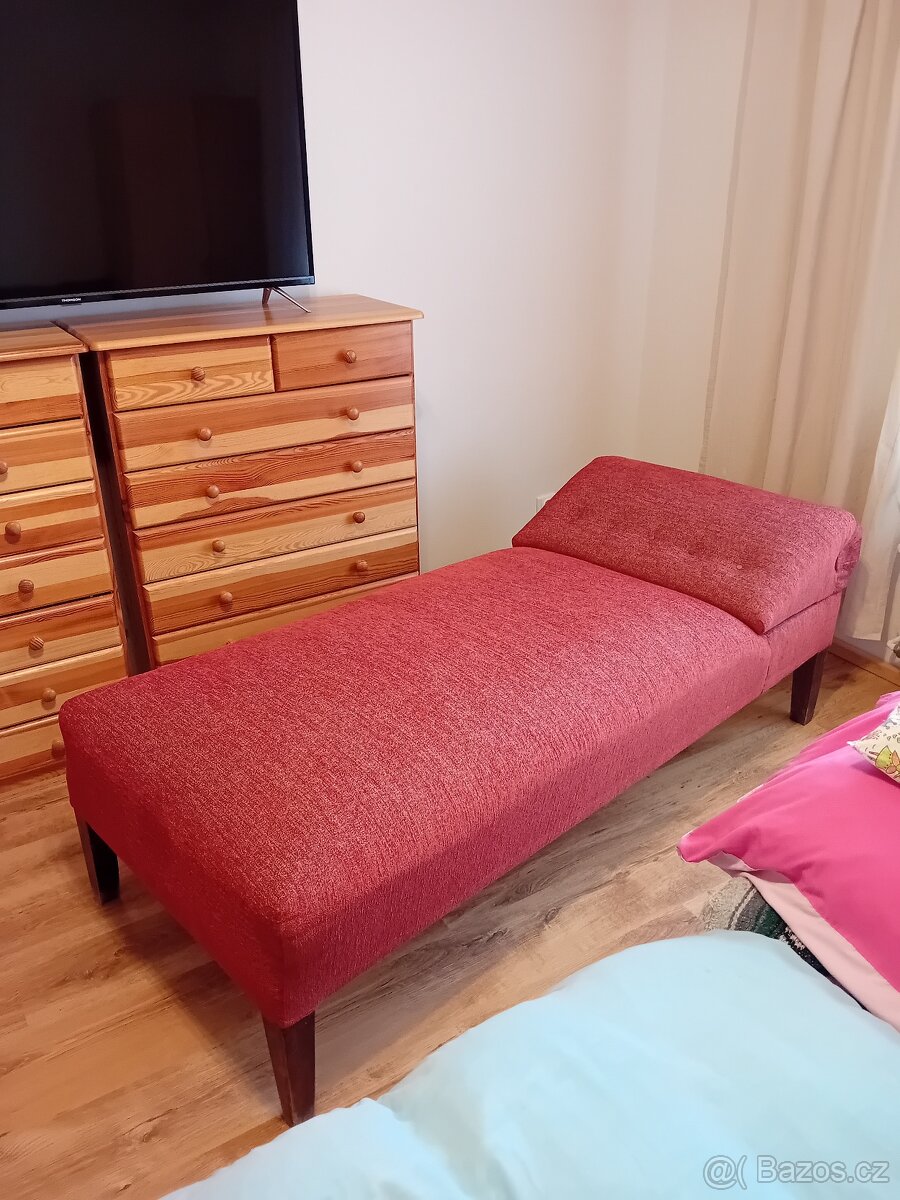Retro gauč po renovaci
