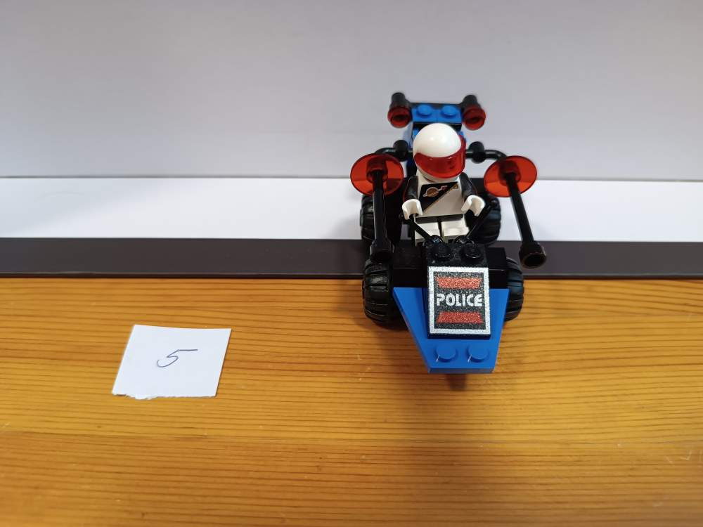 LEGO Space 6831 Message Decoder - 5