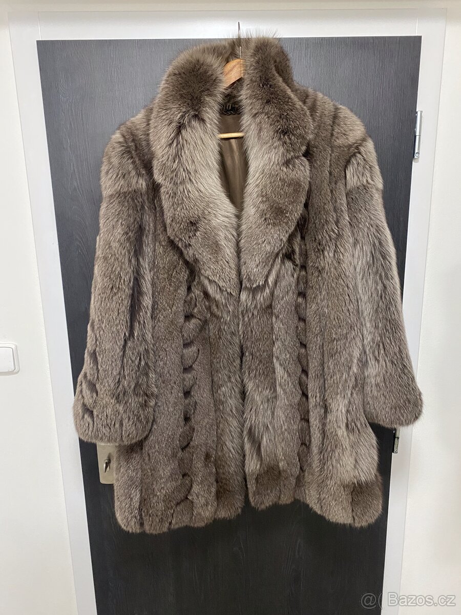 Luxusní kabát z pravé stříbrné lišky – Silver Fox – VEL. 48