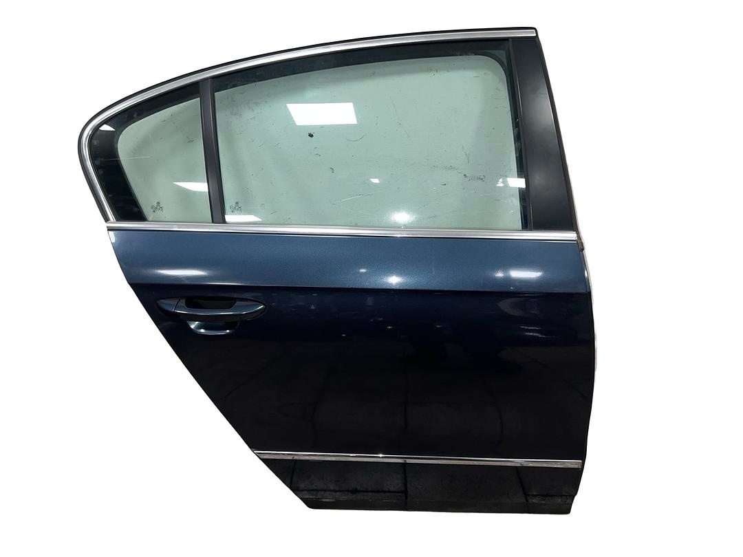 Pravé zadní dveře modrá satin LC5F VW Passat B6 sedan 2007