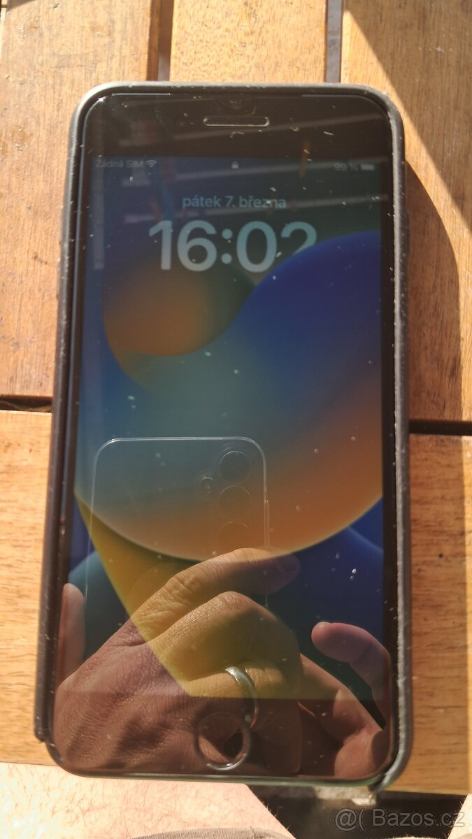 Iphone 8 plus 256GB..baterie 100% inzerát je aktuální