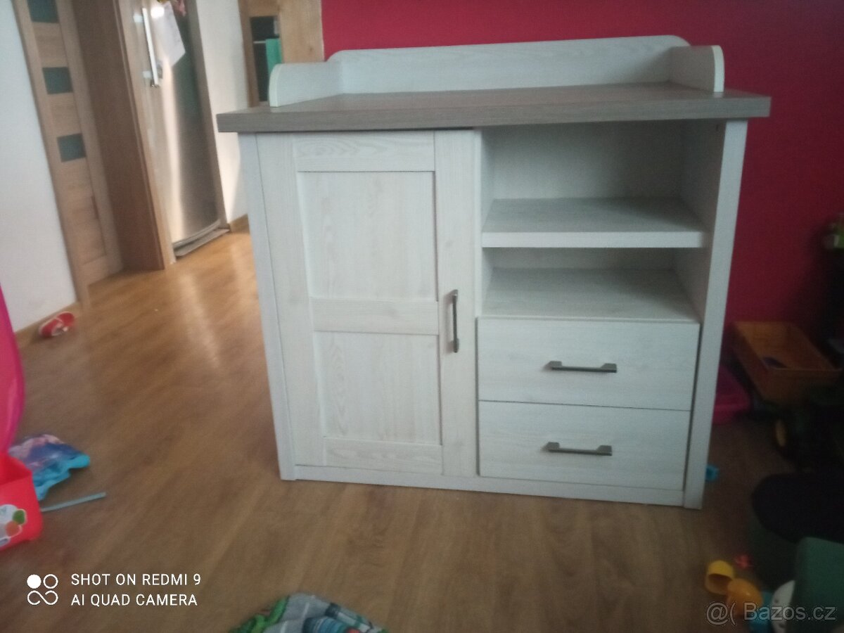 Přebalovací skříňka /pult