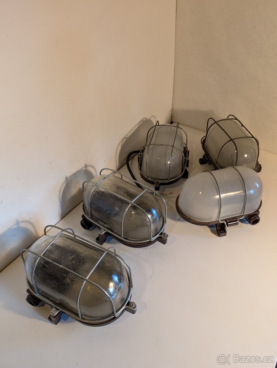 industriální bakelitový lustr, oválná lampa želva až 5 ks