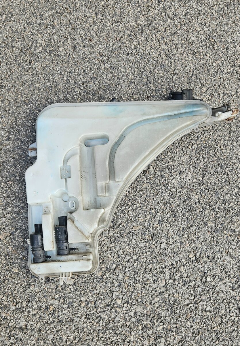 Nádrž ostřikovačů BMW 1 3 F20 F30 7241673