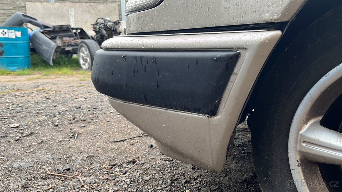Přední nárazník Mercedes w124