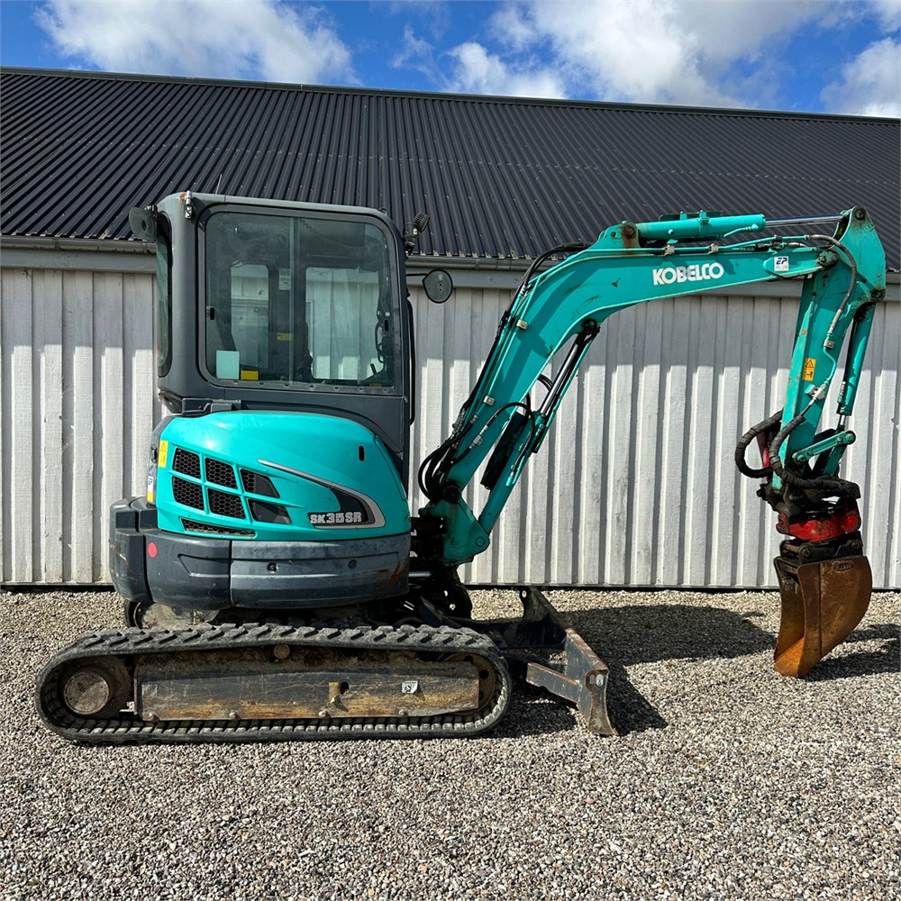 Minirypadlo Kobelco SK35SR-5 4 tuny