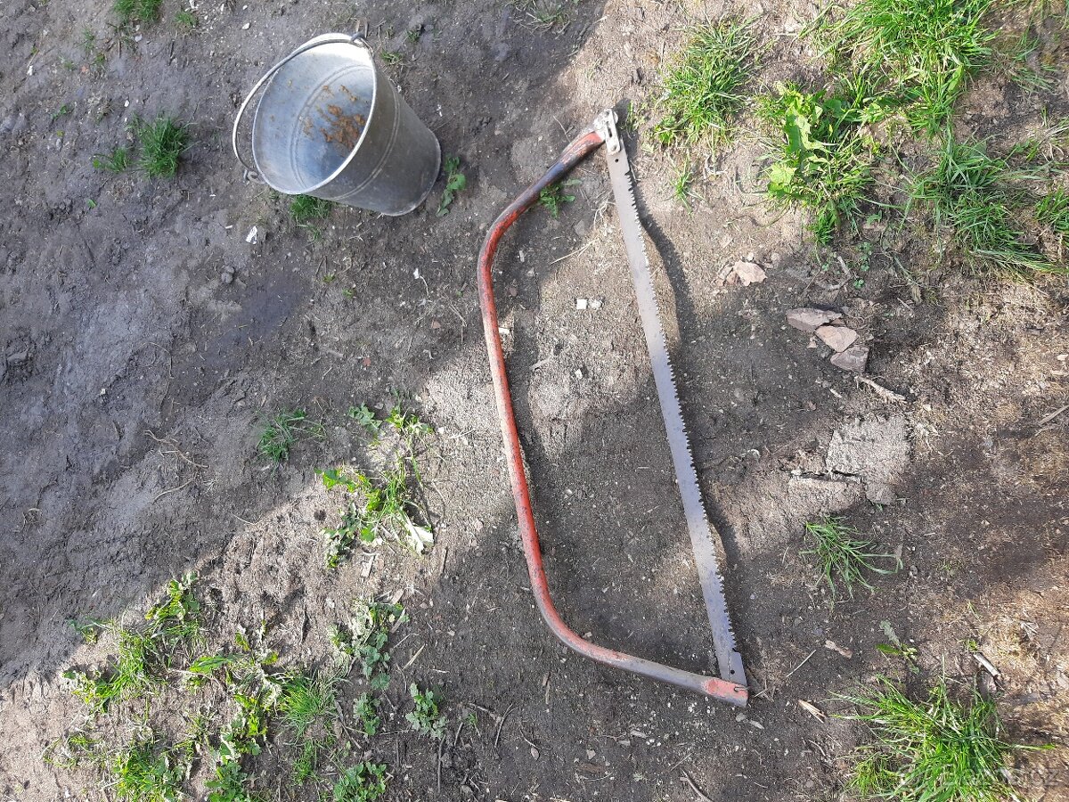Oblouková pila na drevo