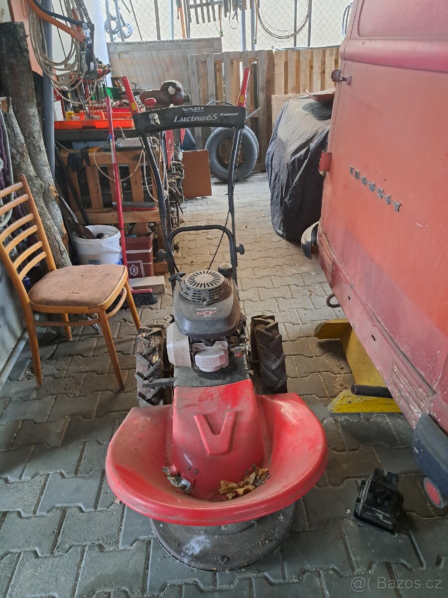 Bubnování sekačka na trávu