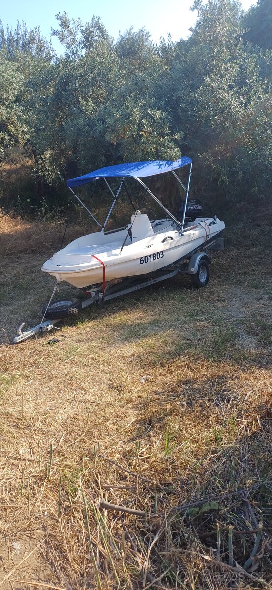 Motorový člun 15 hp