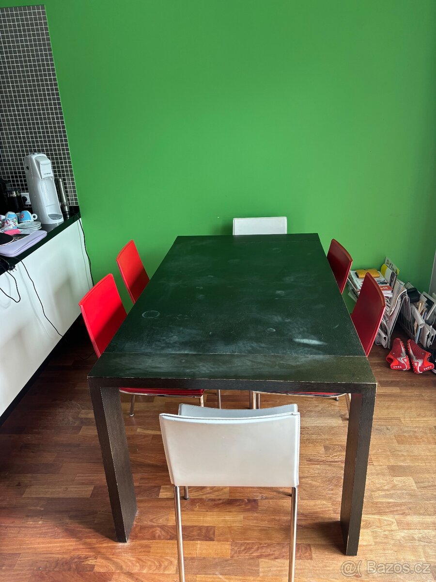 Jídelní stůl rozkládací