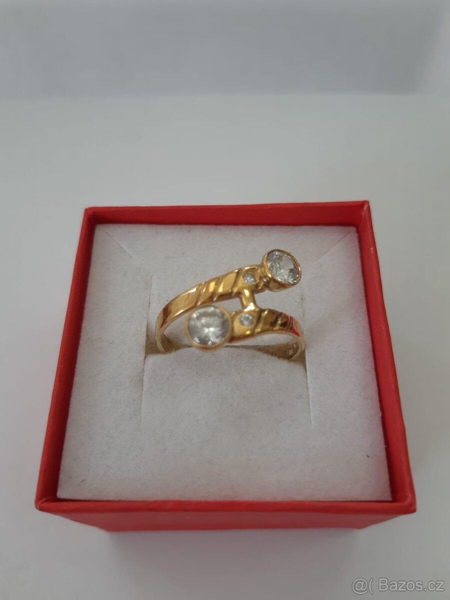 Zlatý dámský prsten se zirkony