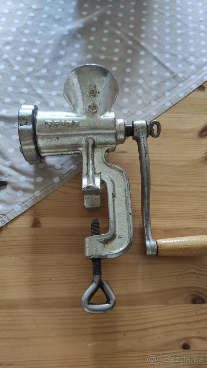 Mlýnek na maso Sfinx , váleček na těsto